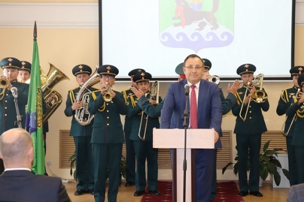 Леонид Фролов официально вступил в должность Мэра Иркутского района
Леонид Фролов официально вступил в должность Мэра Иркутского района