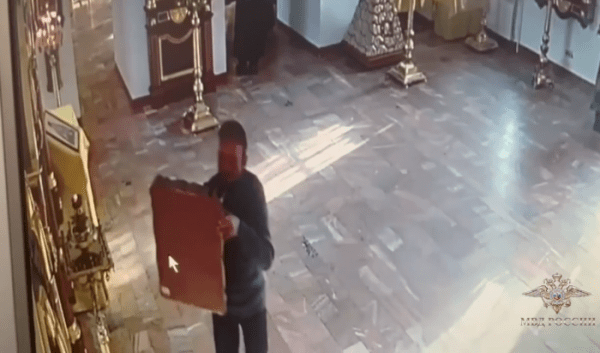 В Иркутске мужчина похитил икону из храма во имя Спаса Нерукотворного Образа В Иркутске мужчина похитил икону из храма во имя Спаса Нерукотворного Образа