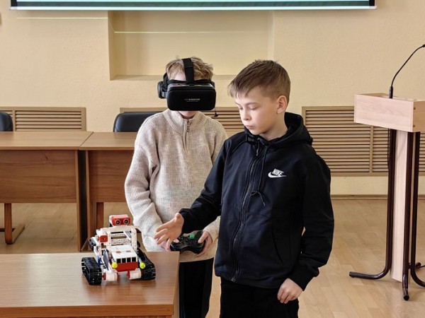 Юные изобретатели Иркутского района представили свои проекты на конкурс
Юные изобретатели Иркутского района представили свои проекты на конкурс