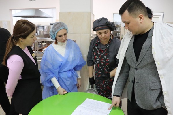 
			В столовых Максимовской и Мамоновской школ устраняют замечания после проверки ОНФ		