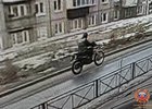 
                Полицейские ищут мотоциклиста, сбившего женщину с детской коляской  в Иркутске
                
            
