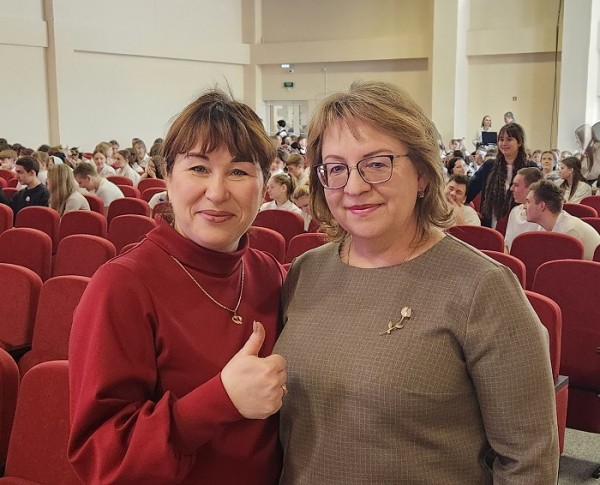 
			Победу в фестивале патриотической песни &laquo;Виват, Россия молодая!&raquo; одержала команда Хомутовской школы № 1		