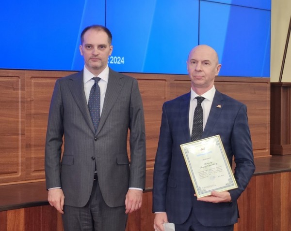 Представителям Иркутского района в преддверии Дня местного самоуправления вручили грамоты и благодарности губернатора
Представителям Иркутского района в преддверии Дня местного самоуправления вручили грамоты и благодарности губернатора