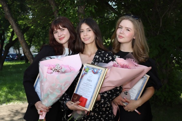 В Иркутском районе чествовали выпускников-медалистов
В Иркутском районе чествовали выпускников-медалистов
