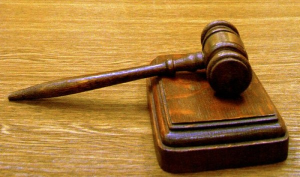 В Бодайбо осудили чиновника за халатность                            