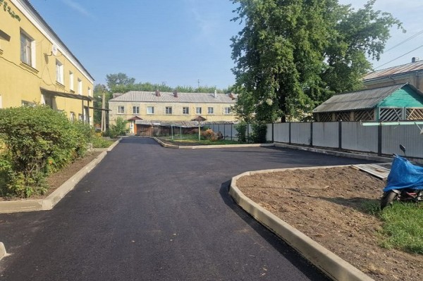 В Иркутске благоустроили 14 дворов многоквартирных домов
В Иркутске благоустроили 14 дворов многоквартирных домов