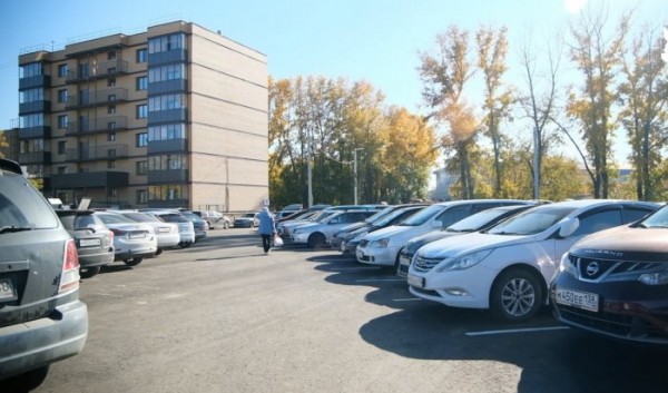 На Новаторов в Иркутске обустроили новую парковку На Новаторов в Иркутске обустроили новую парковку