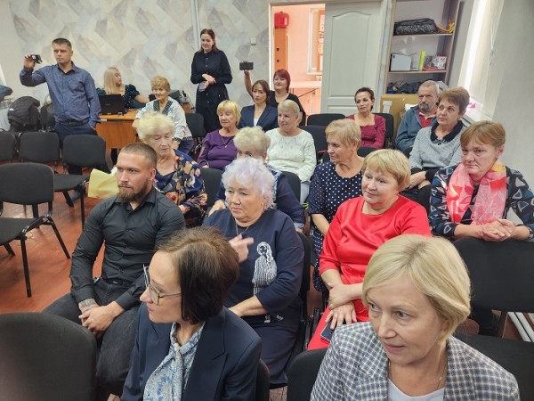 Елена Фокина официально вступила в должность главы Сосновоборского муниципального образования
Елена Фокина официально вступила в должность главы Сосновоборского муниципального образования