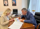 Заместитель председателя Совета Федерации и губернатор Приангарья обсудили детское здравоохранение
Заместитель председателя Совета Федерации и губернатор Приангарья обсудили детское здравоохранение