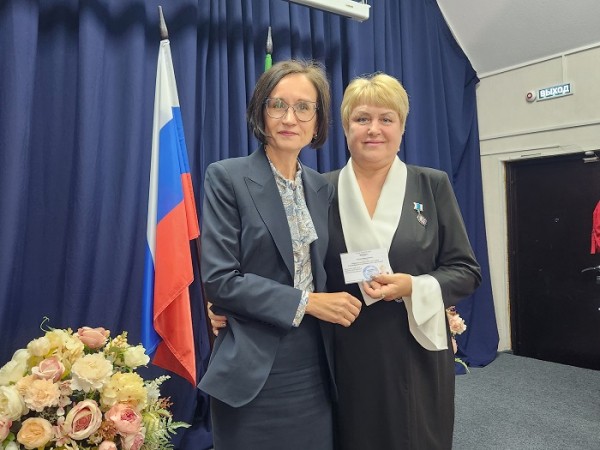 Елена Фокина официально вступила в должность главы Сосновоборского муниципального образования
Елена Фокина официально вступила в должность главы Сосновоборского муниципального образования
