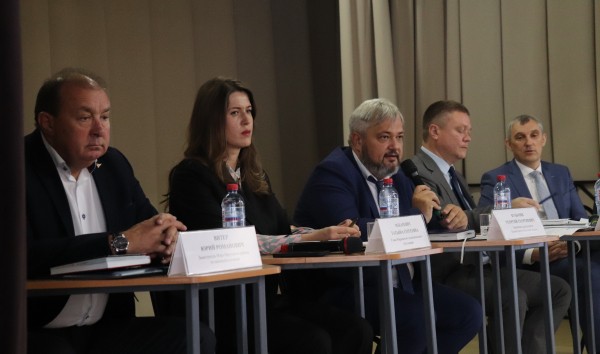 Рабочая группа по техприсоединению к электросетям провела встречу в Маркова
Рабочая группа по техприсоединению к электросетям провела встречу в Маркова