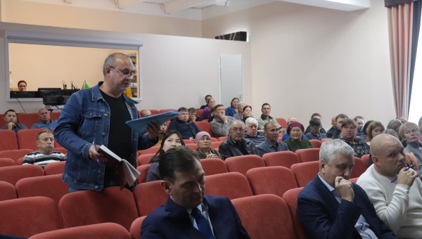 Рабочая группа по техприсоединению к электросетям провела встречу в Маркова
Рабочая группа по техприсоединению к электросетям провела встречу в Маркова