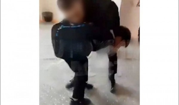 В Усть-Илимске в школе подросток избил 11-летнего мальчика В Усть-Илимске в школе подросток избил 11-летнего мальчика