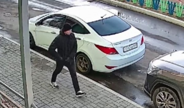 В Ангарске полиция разыскивает мужчину, который забежал в подъезд за школьницей и напугал В Ангарске полиция разыскивает мужчину, который забежал в подъезд за школьницей и напугал