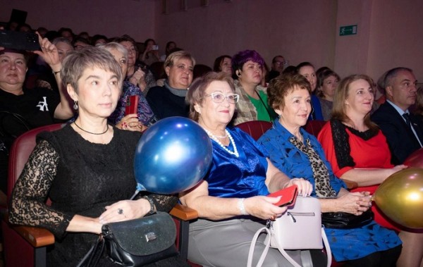 
			Более ста женщин чествовали в Иркутском районе накануне Дня матери		