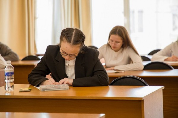 Выпускники школ Иркутской области написали итоговое сочинение
Выпускники школ Иркутской области написали итоговое сочинение