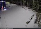 
                В Вихоревке вандалы испортили надувные фигуры Деда Мороза и Снегурочки у главной елки
                
            