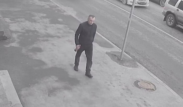 В Иркутске мужчина напал на 12-летнюю девочку В Иркутске мужчина напал на 12-летнюю девочку