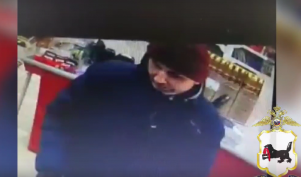 В&nbsp;Иркутске ищут мужчину, который 19&nbsp;раз оплатил покупки чужой картой (Видео)                            