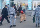 В Иркутске приставы выдворили за пределы России четверых нелегальных мигрантов
В Иркутске приставы выдворили за пределы России четверых нелегальных мигрантов