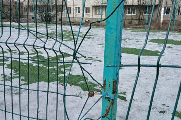 
                Вандалы испортили 14 секций ограждения спортплощадки в Шелехове
                
            
