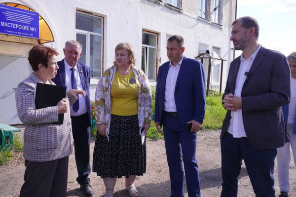 Депутаты Заксобрания Иркутской области посетили школу и колледж в Тайшете
Депутаты Заксобрания Иркутской области посетили школу и колледж в Тайшете