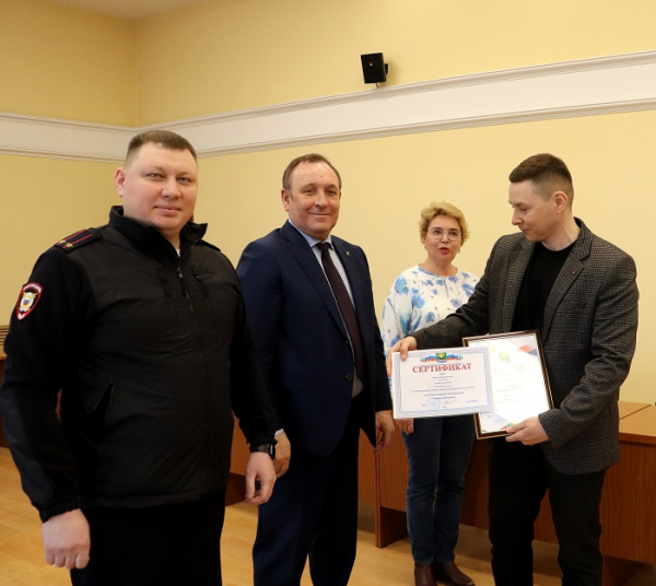 
			Лучшим дружинником Иркутского района стал Владимир Сваволюк из Ревякинского муниципального образования		