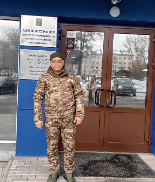 Боец СВО привез медали уриковским волонтерам
Боец СВО привез медали уриковским волонтерам